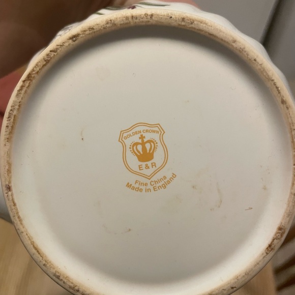 SOLD Vintage Golden Crown large teapot - Picture 4 of 7